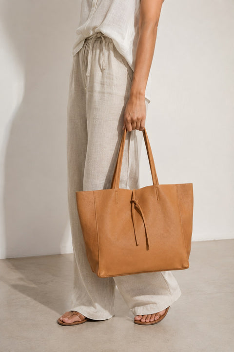 Large Everyday - leather shopper carried by a model